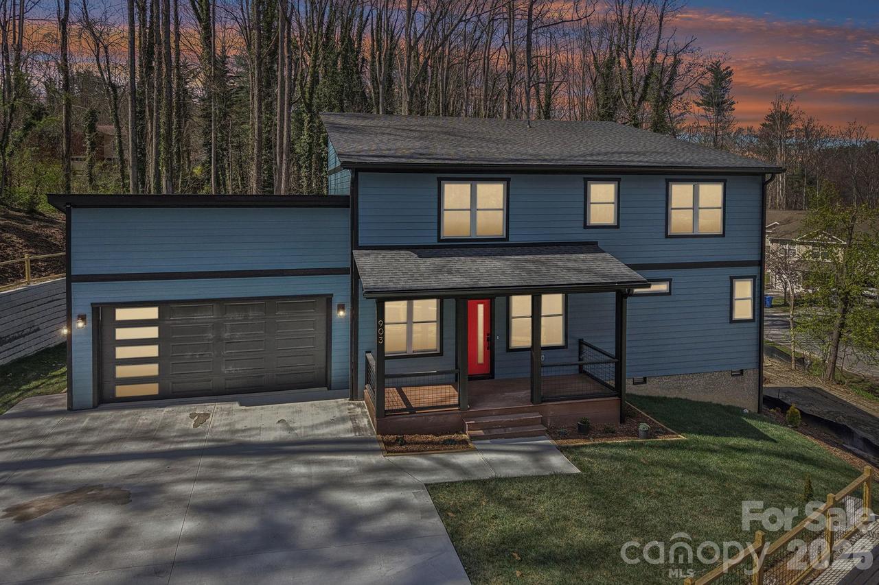 903 Lennox Park Dr., Hendersonville, NC 28739