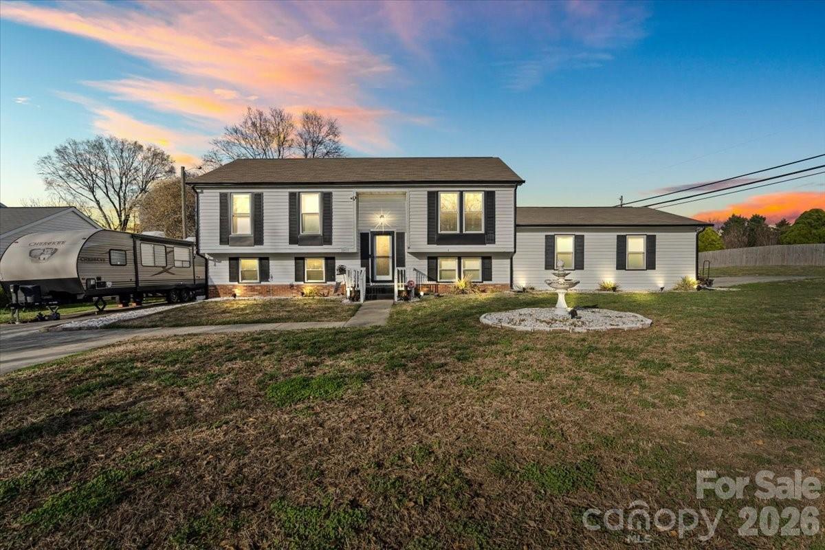 10931 Magenta Ln., Charlotte, NC 28262