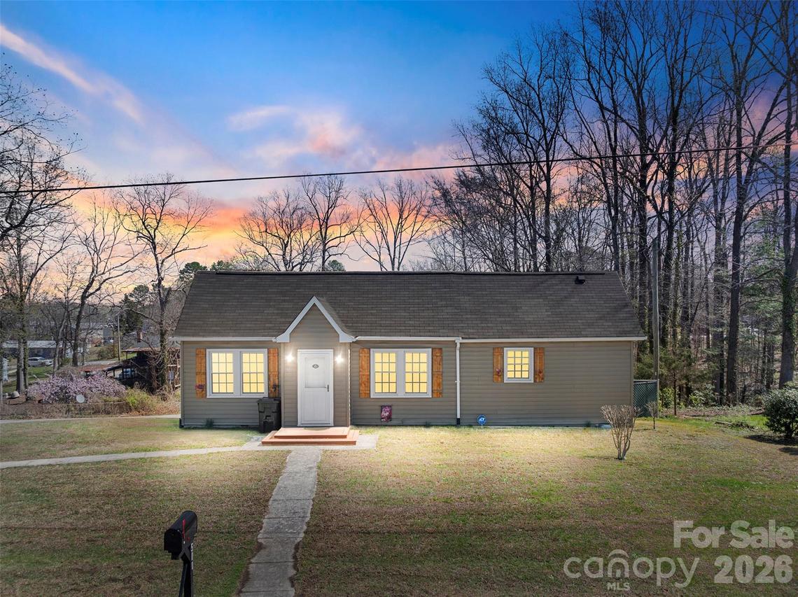 500 Pineywood Rd., Thomasville, NC 27360