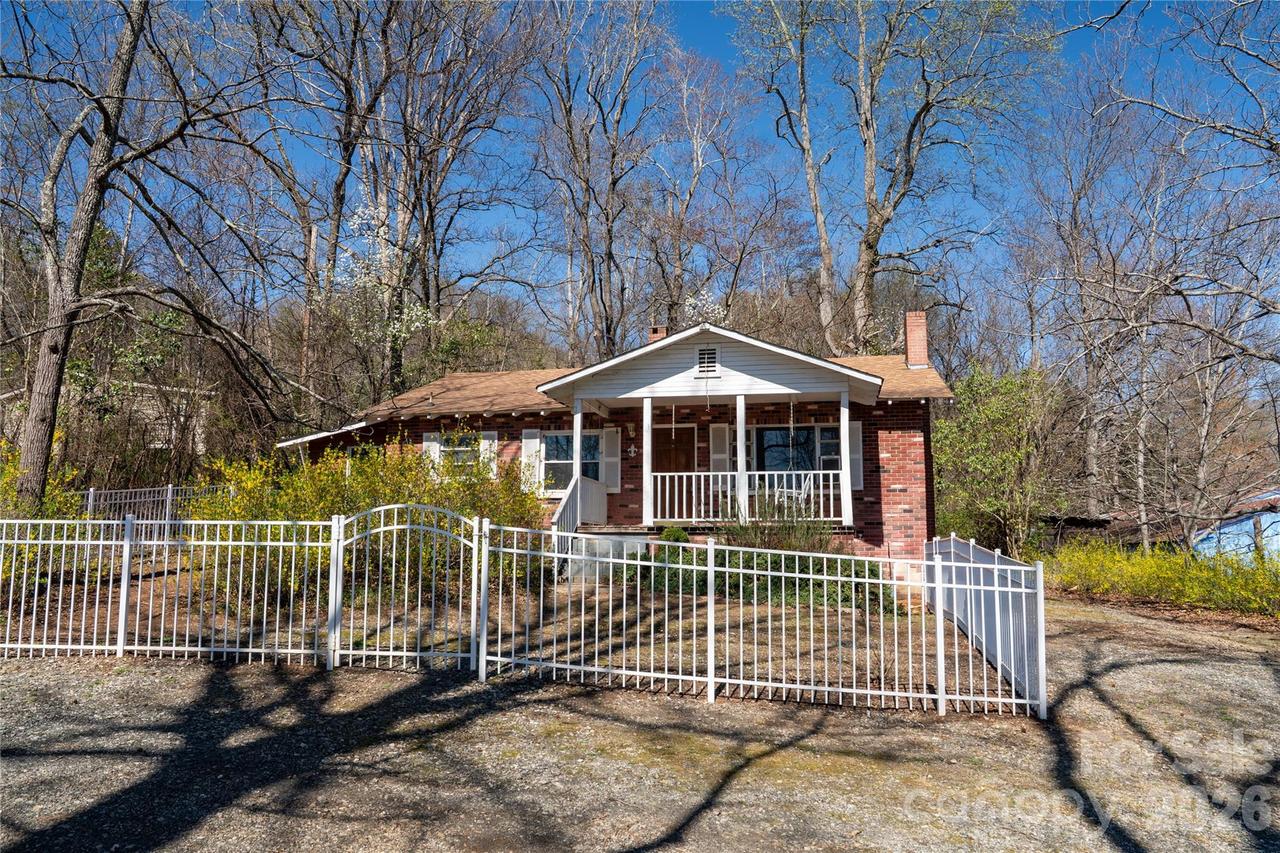 525 E Mills St., Columbus, NC 28722