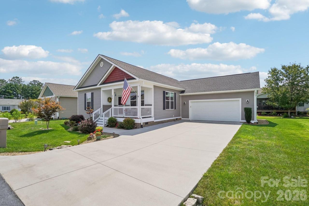 244 Beechnut Dr., Hendersonville, NC 28739