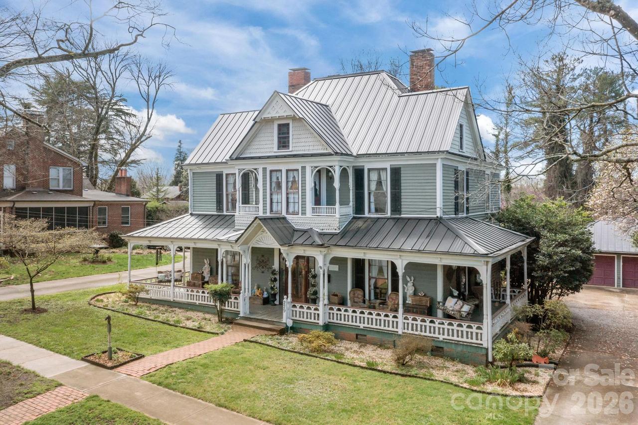 229 N Race St., Statesville, NC 28677