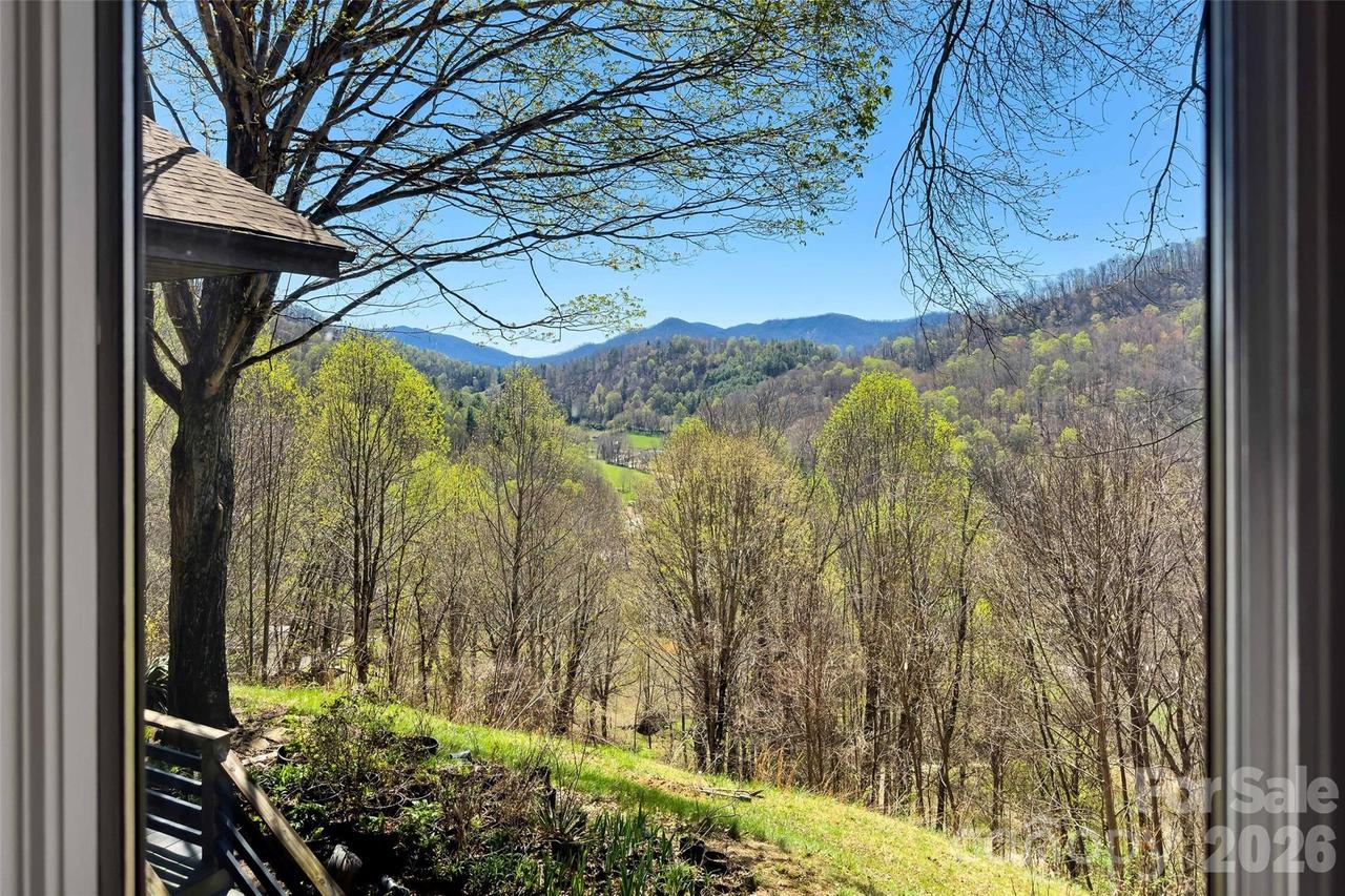 311 Pisgah Mine Rd., Burnsville, NC 28714