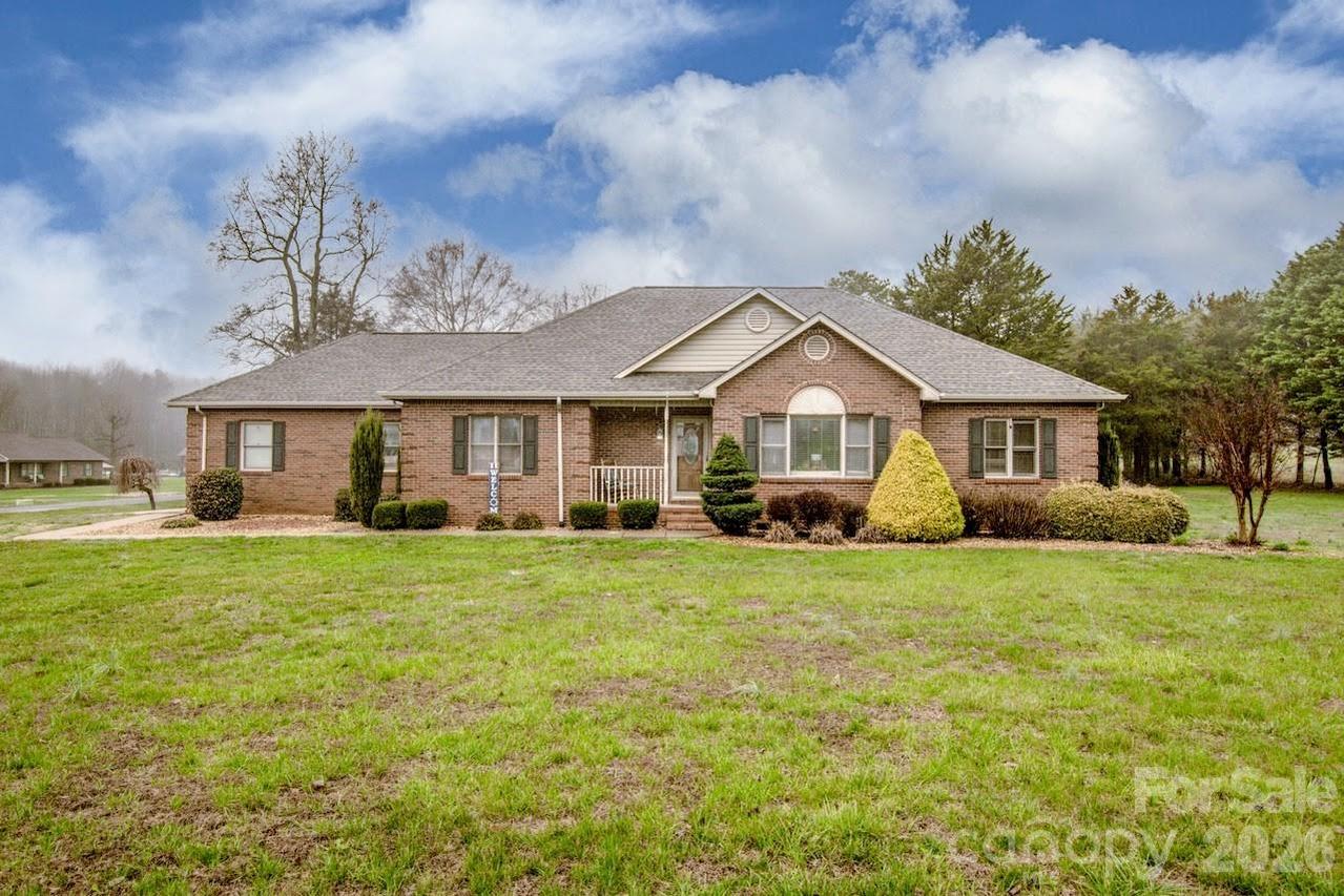 140 Della Dr., Statesville, NC 28625