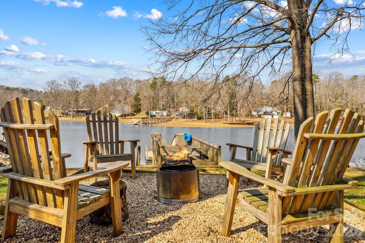 1331 Hickory Point Dr., Lexington, NC 27292