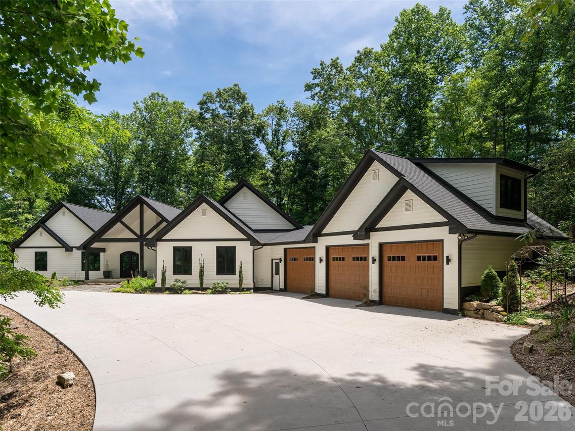 508 Avery Creek Rd., Arden, NC 28704