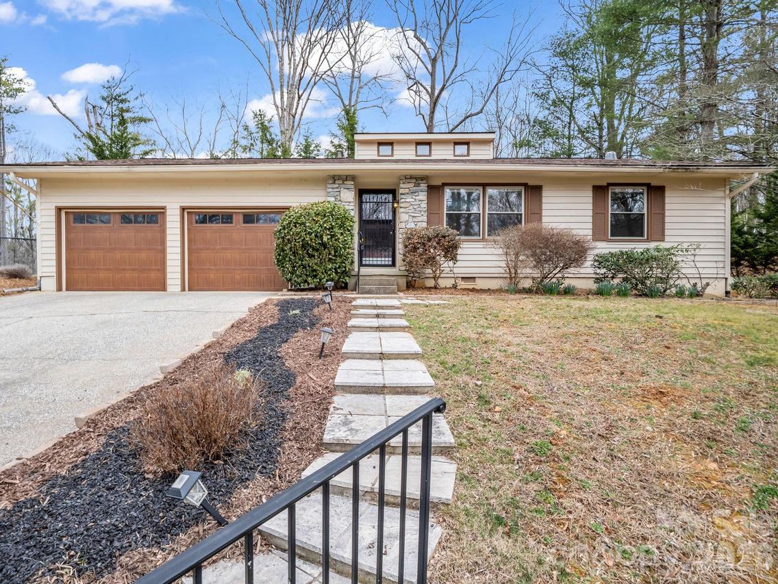 31 Deer Run Dr., Asheville, NC 28803