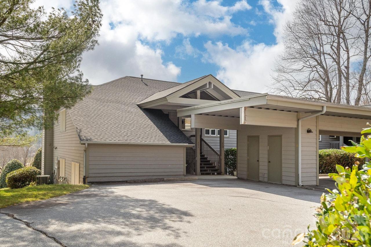 111 Bluffview Ln., Flat Rock, NC 28731