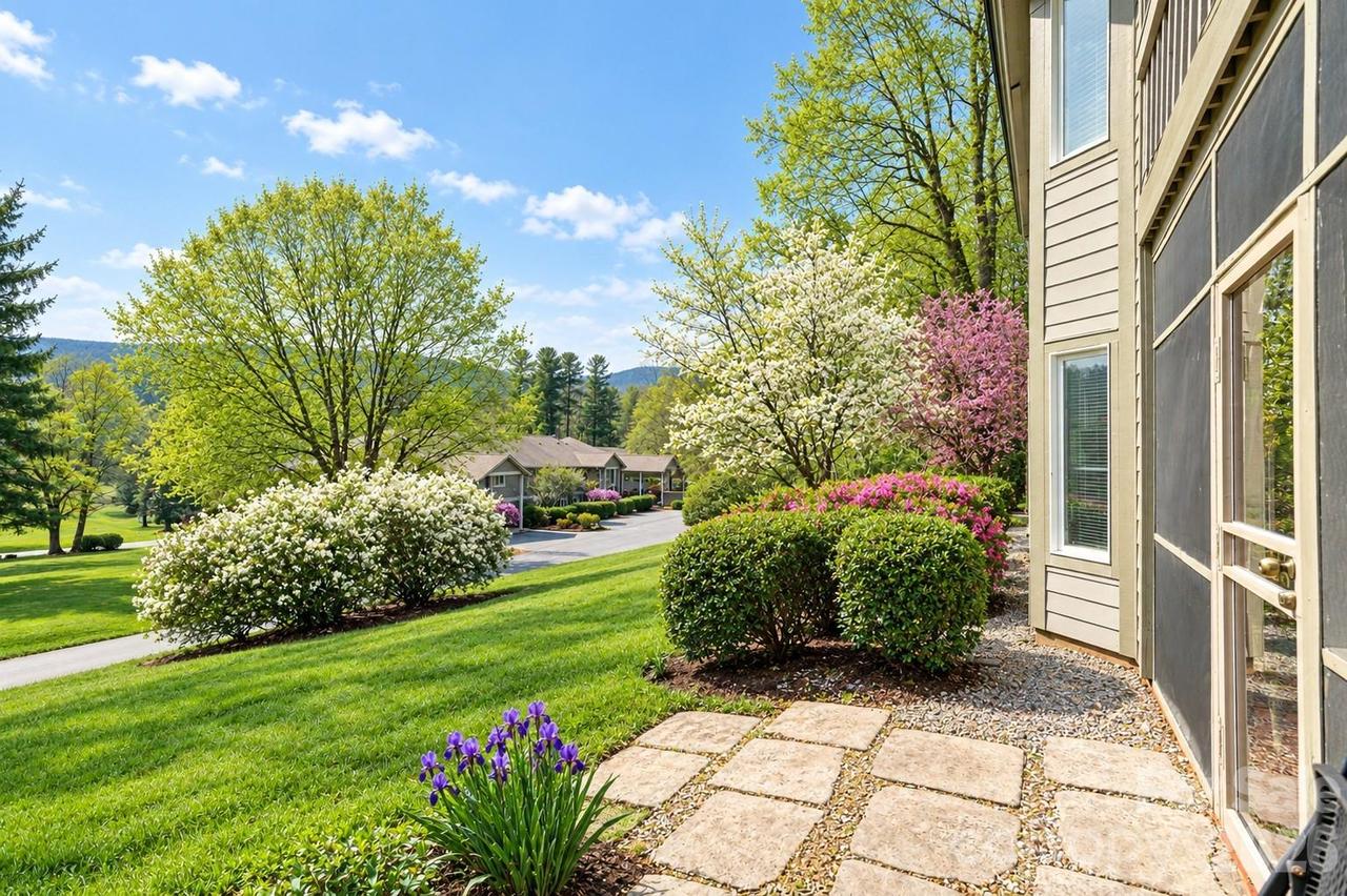 111 Bluffview Ln., Flat Rock, NC 28731