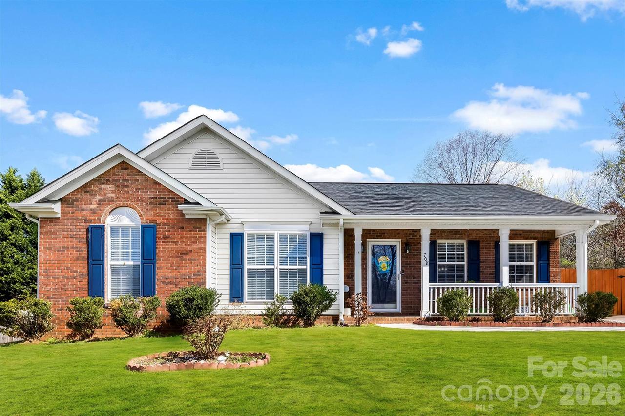 708 Peregrine Ct., Gastonia, NC 28056