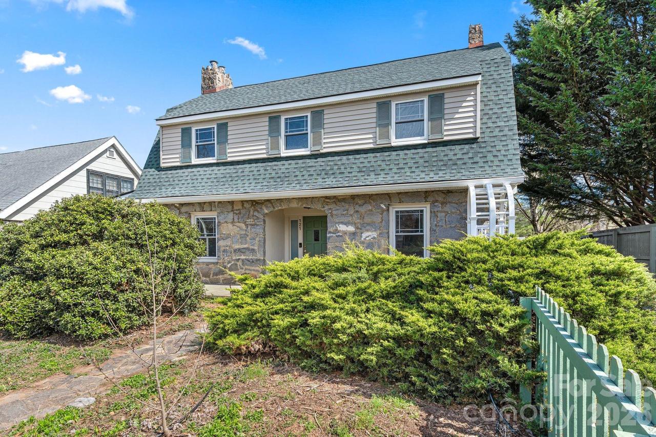 121 Westwood Rd., Asheville, NC 28804