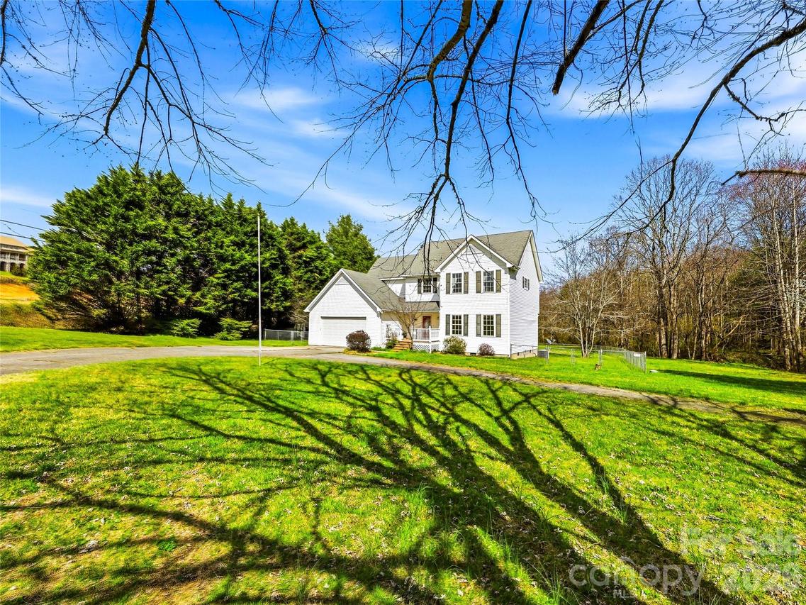 61 Rolling Hills Rd., Mills River, NC 28759