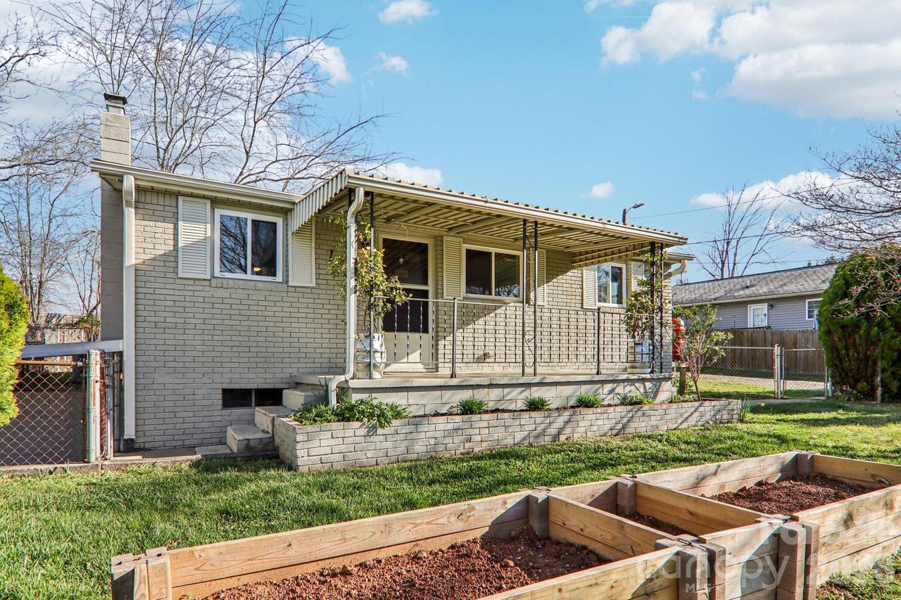 11 Huffman Rd., Asheville, NC 28806