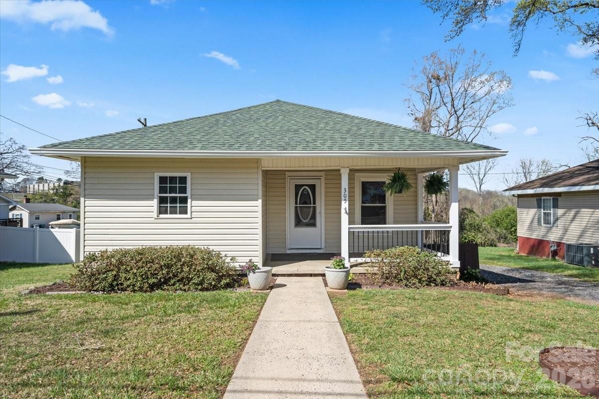 305 Linestowe Dr., Belmont, NC 28012