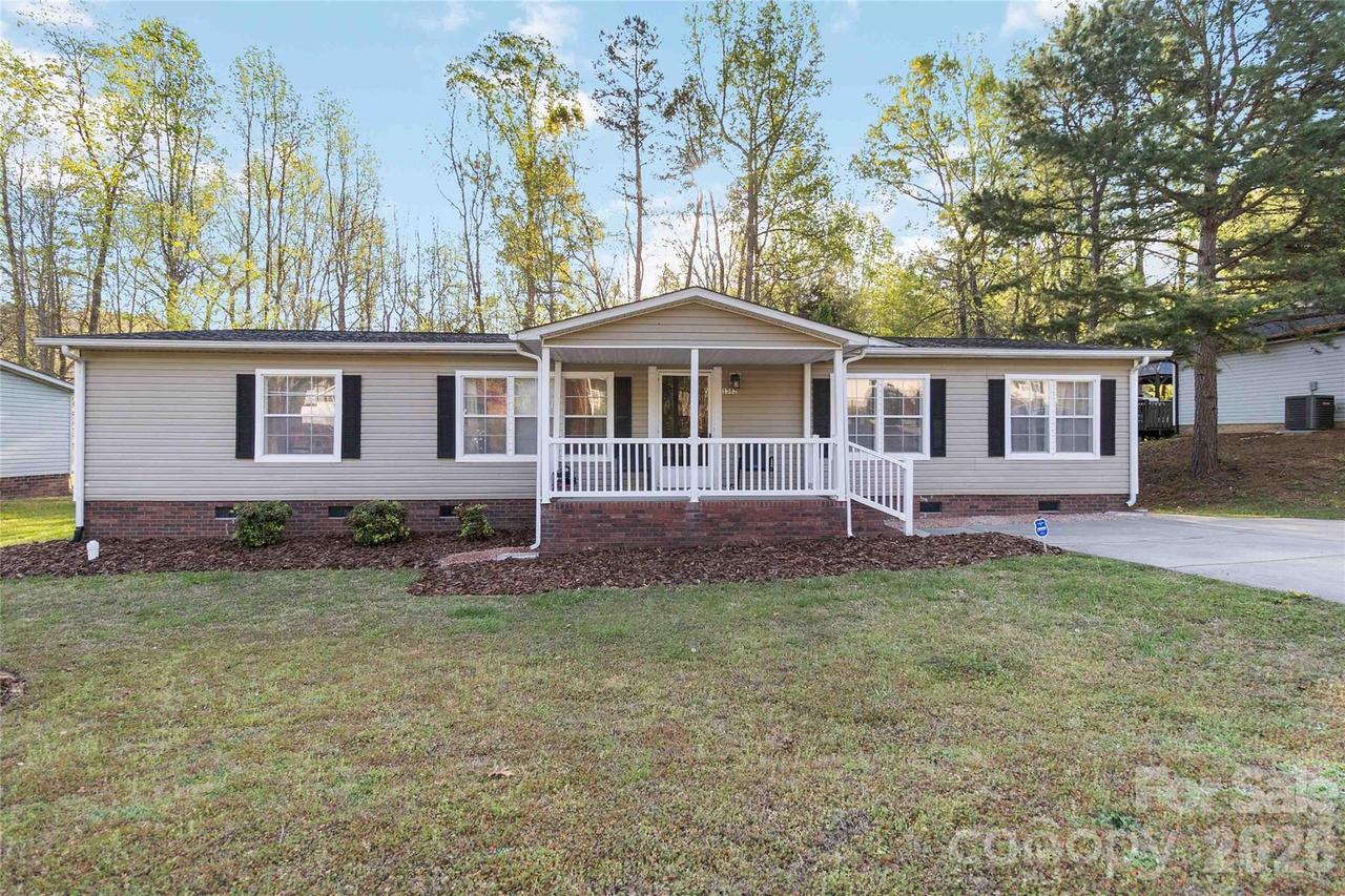 1362 Poplar Glen Dr., Kannapolis, NC 28083