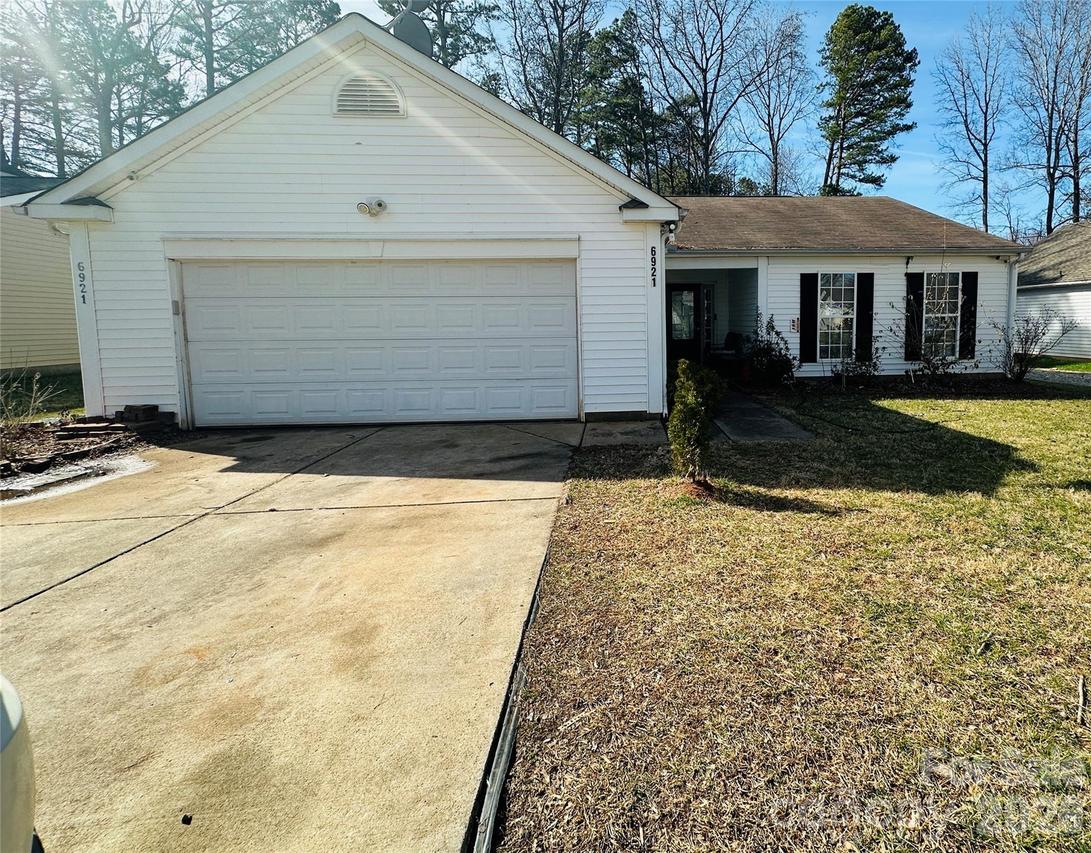 6921 Alanbrook Rd., Charlotte, NC 28215