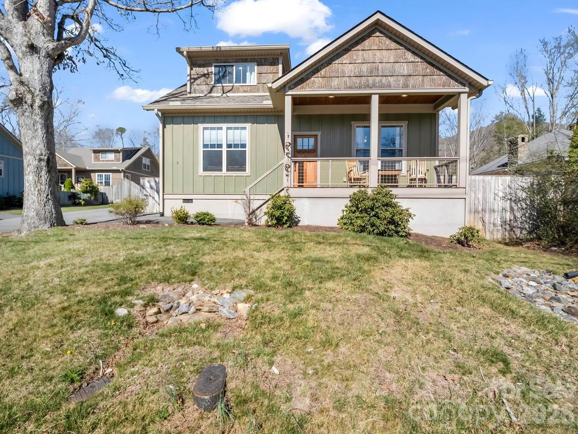 3 Staffordshire Dr., Black Mountain, NC 28711