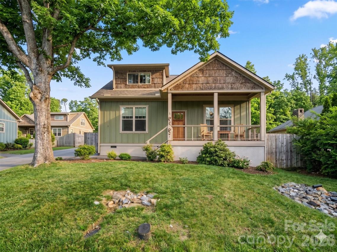 3 Staffordshire Dr., Black Mountain, NC 28711