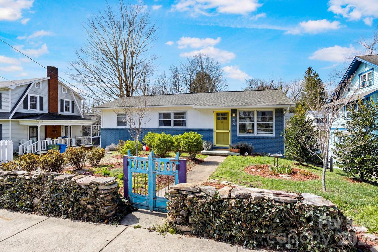 25 Ridgelawn Rd., Asheville, NC 28806