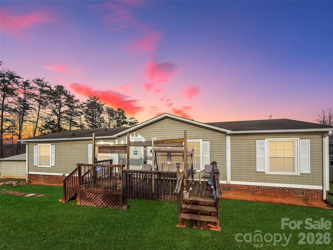 204 Freeman Ridge Tr., Pilot Mountain, NC 27041