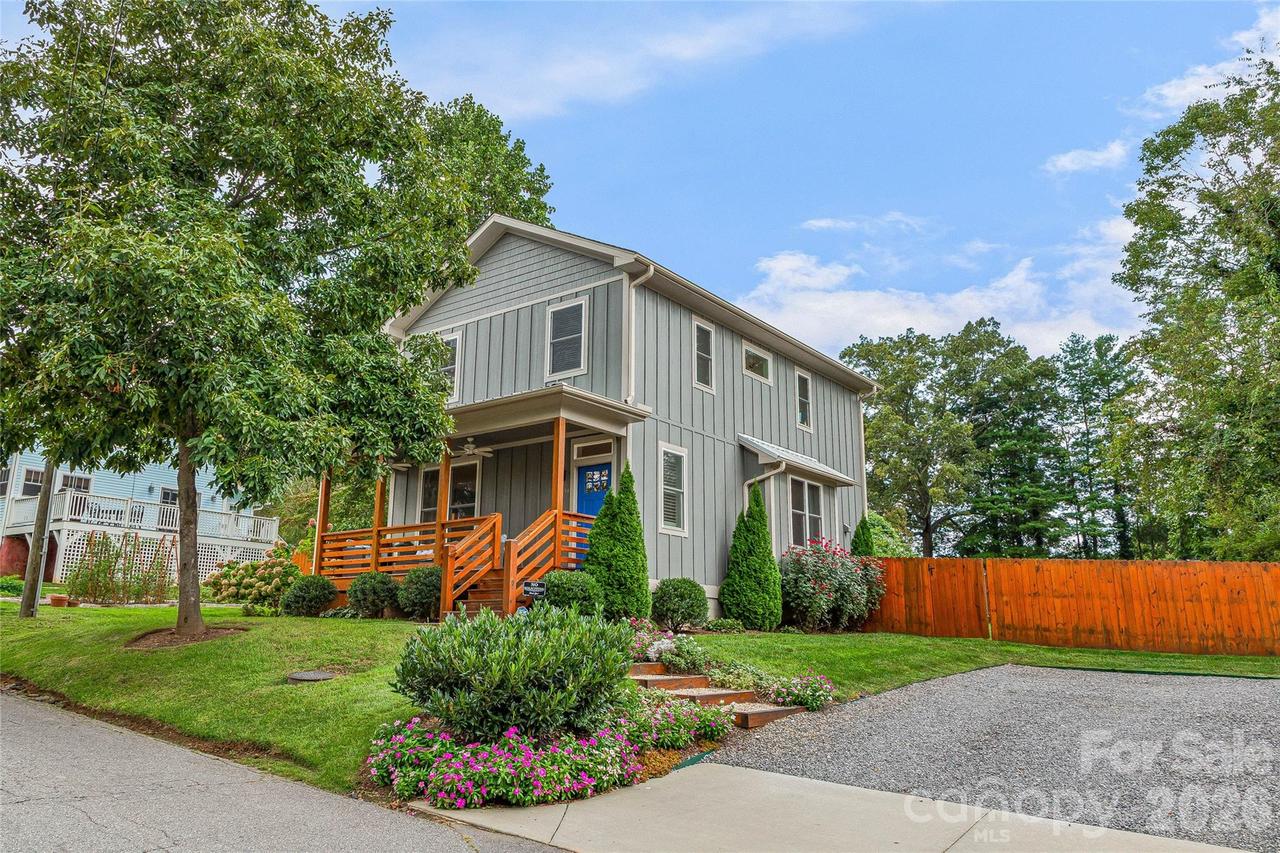 14 Davenport Rd., Asheville, NC 28806