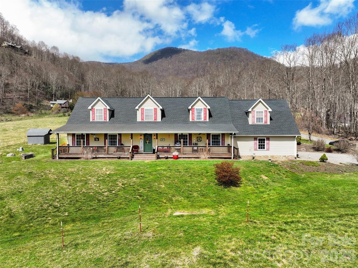 371 Ned Cove Rd., Waynesville, NC 28785