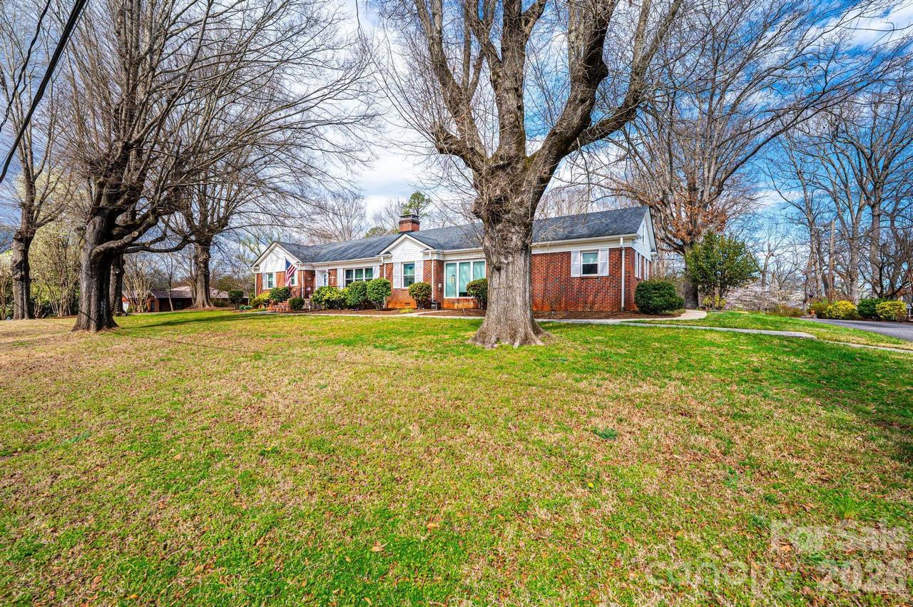 1724 2nd Ave., Hickory, NC 28601