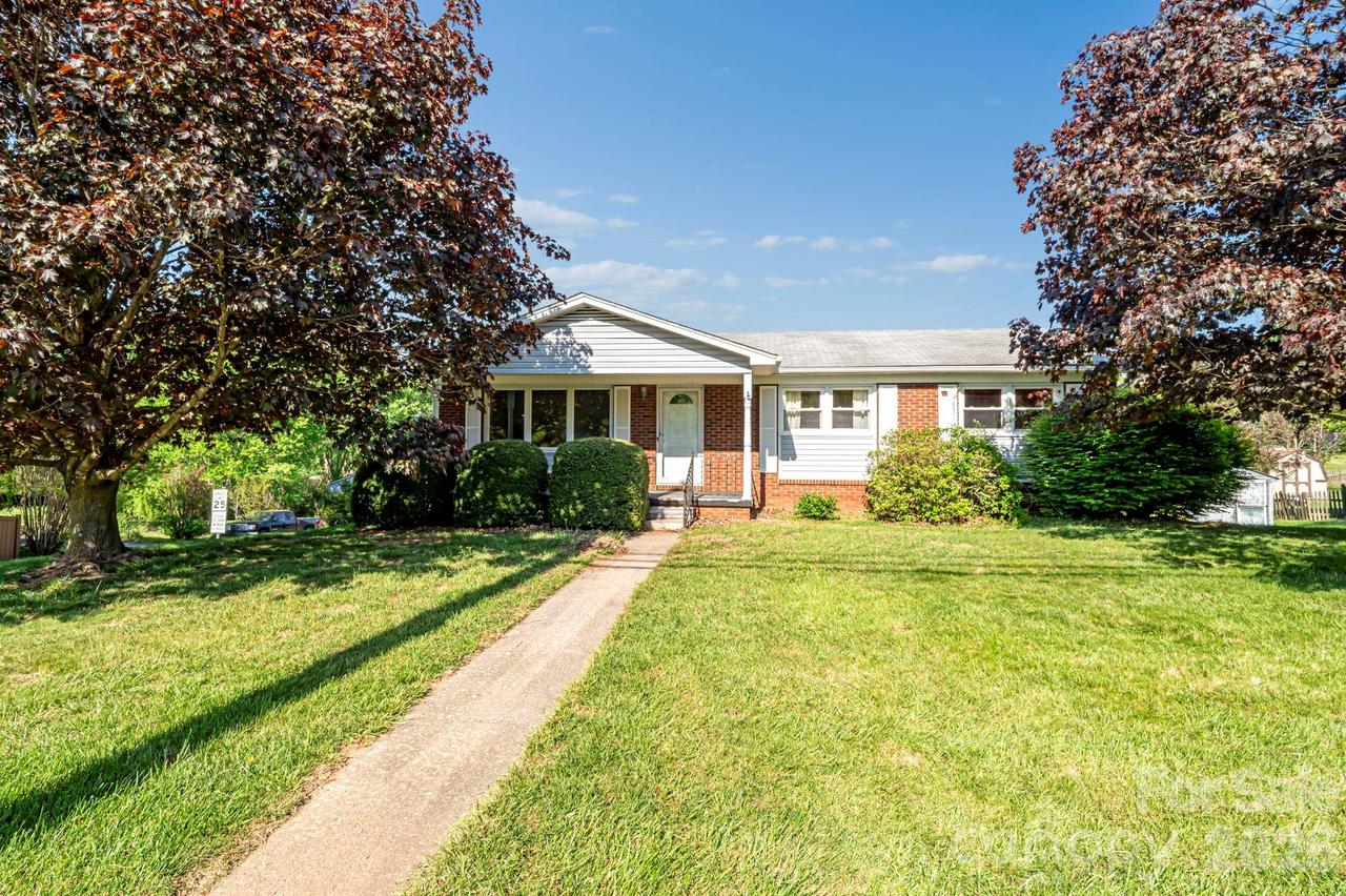 167 Mount Carmel Rd., Asheville, NC 28806
