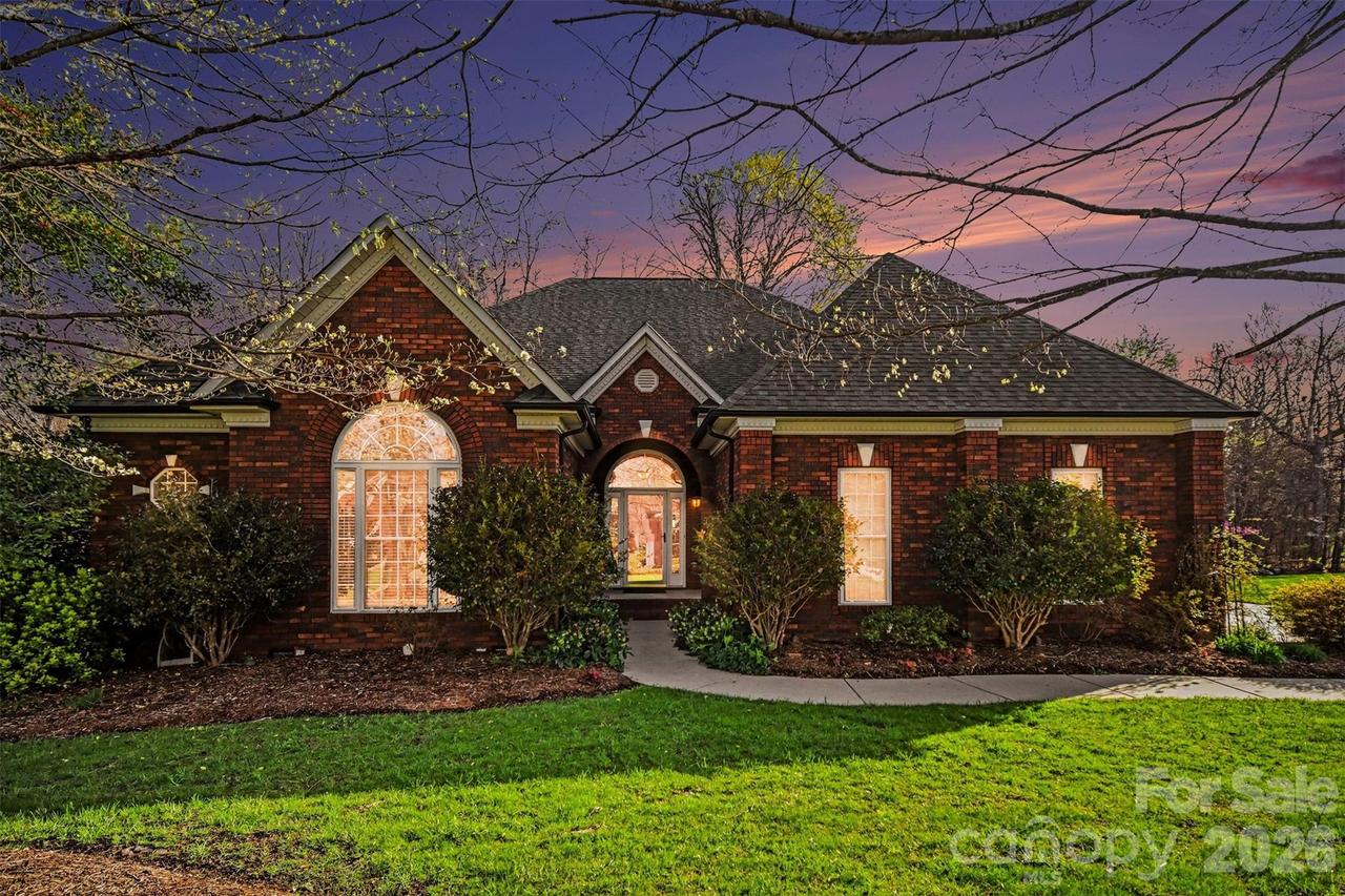 8407 Locksley Dr., Harrisburg, NC 28075