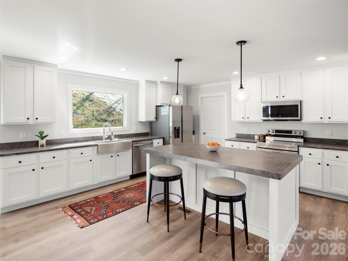 502 Hutch Mountain Rd., Fletcher, NC 28732