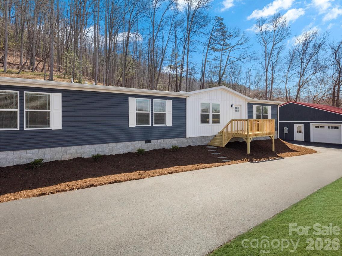 502 Hutch Mountain Rd., Fletcher, NC 28732