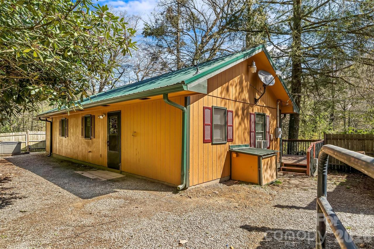 242 Plott Balsam Rd., Maggie Valley, NC 28751
