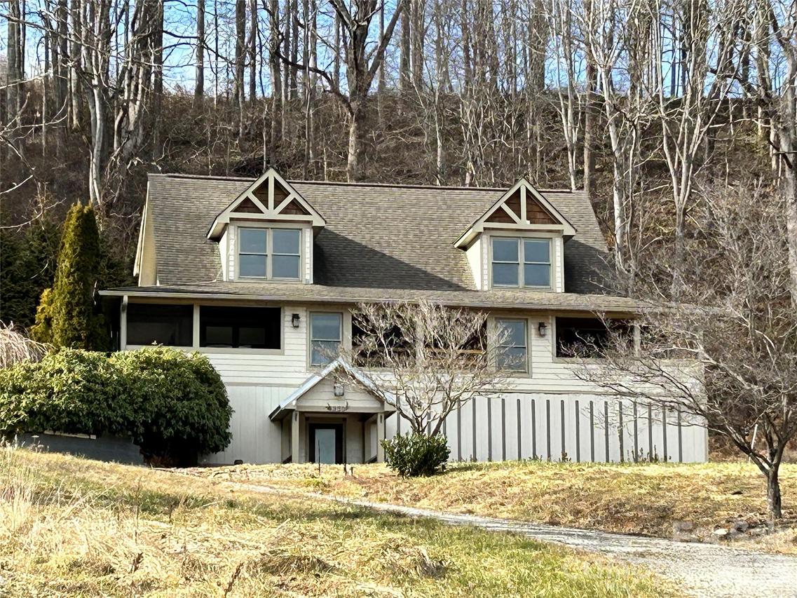 330 Potts Dr., Waynesville, NC 28785
