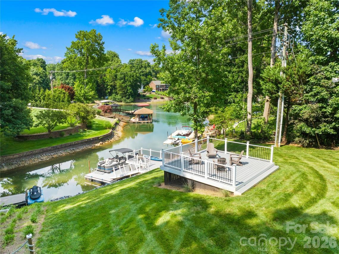 2474 Green Point Ln., Denver, NC 28037