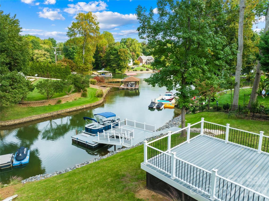 2474 Green Point Ln., Denver, NC 28037