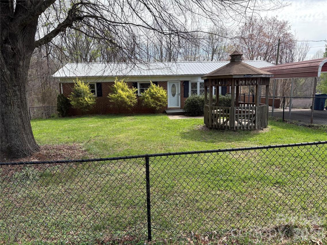 2137 23rd Street Dr., Hickory, NC 28602