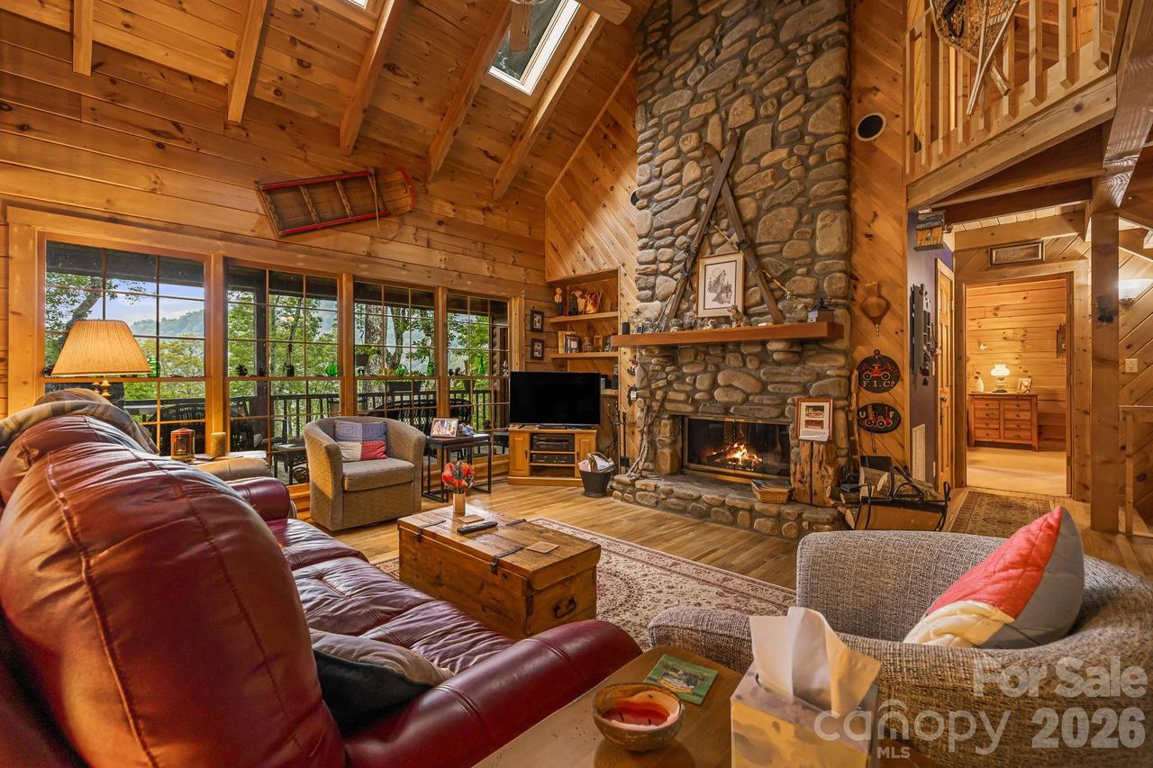 215 Goldenleaf Rd., Mars Hill, NC 28754