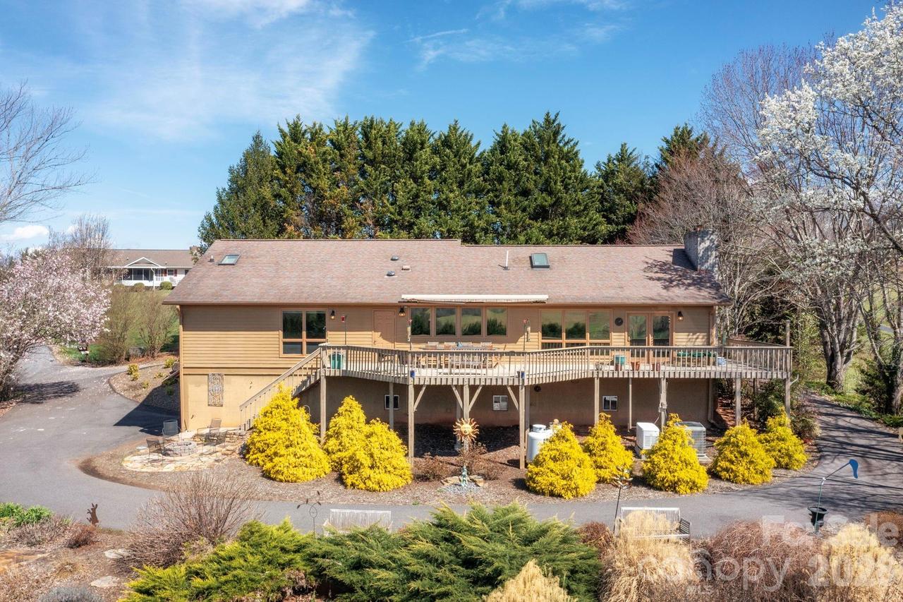 25 New Morning Pl., Leicester, NC 28748