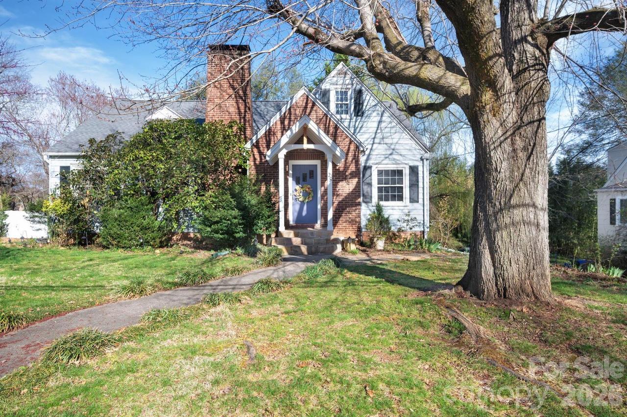 25 Bear Creek Rd., Asheville, NC 28806