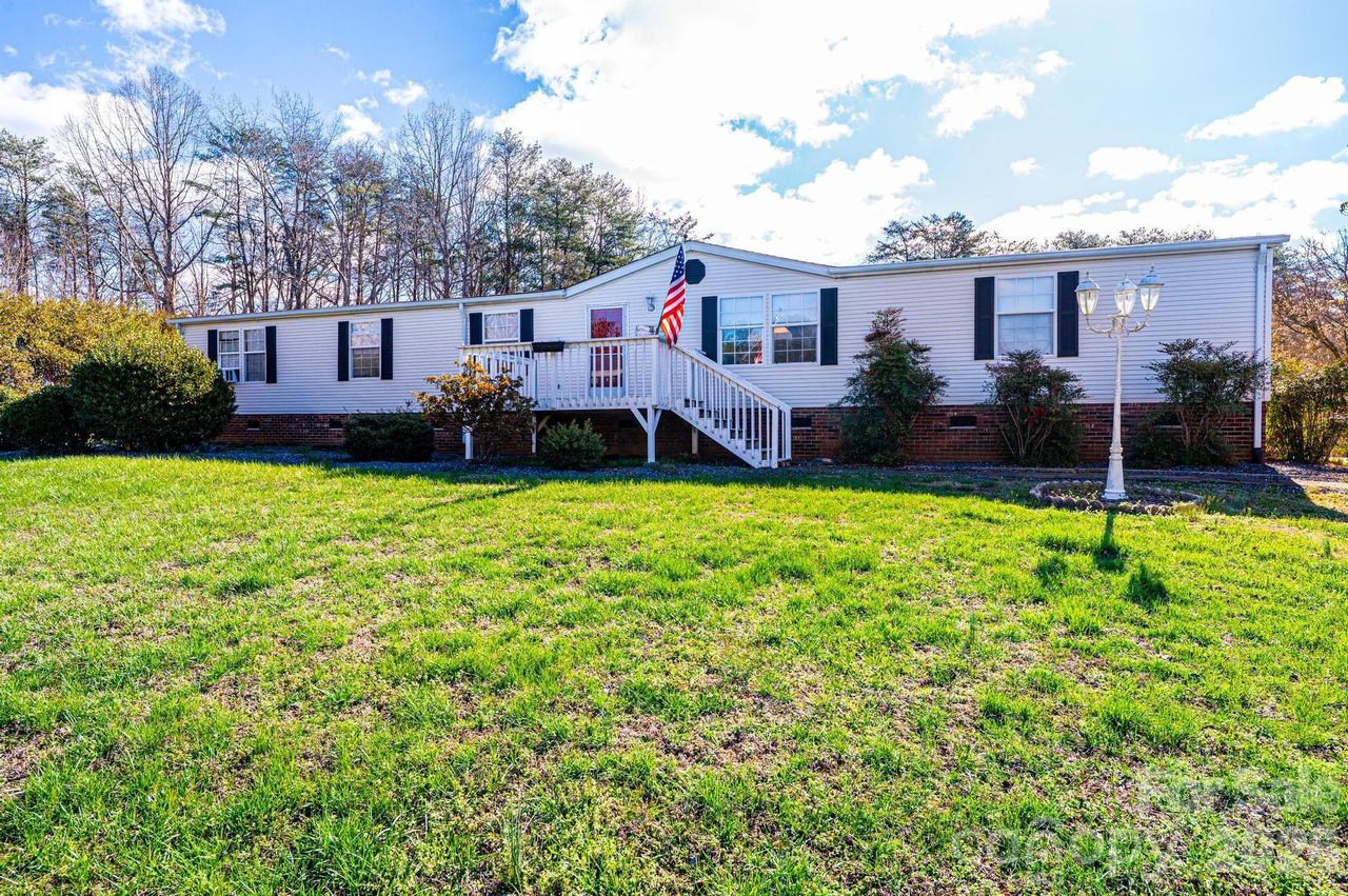 8547 Ledford Ave., Connelly Springs, NC 28612