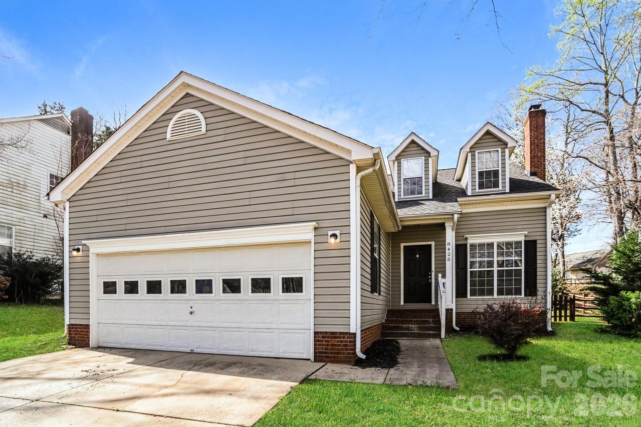 8425 Woodford Bridge Dr., Charlotte, NC 28216