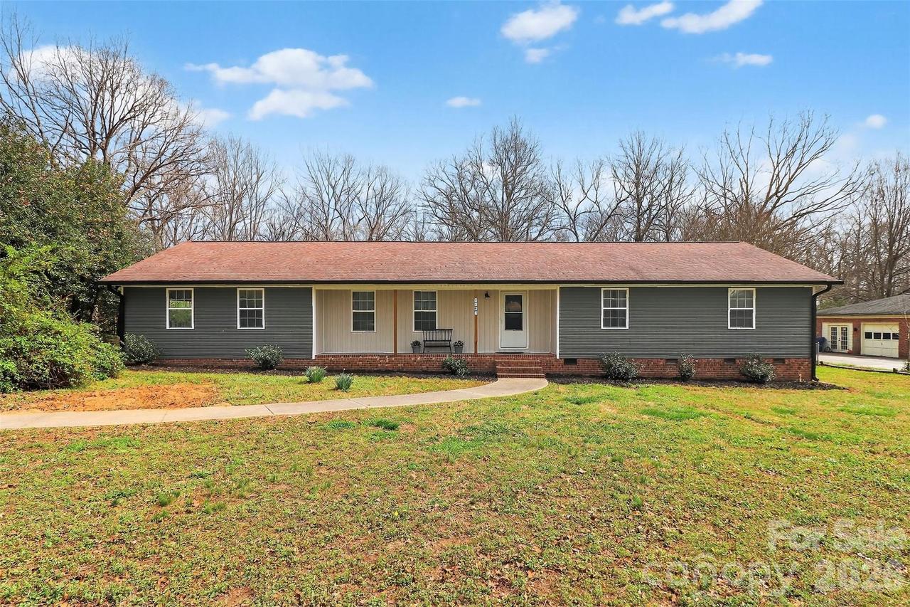 1103 White Oaks Cir., Monroe, NC 28112