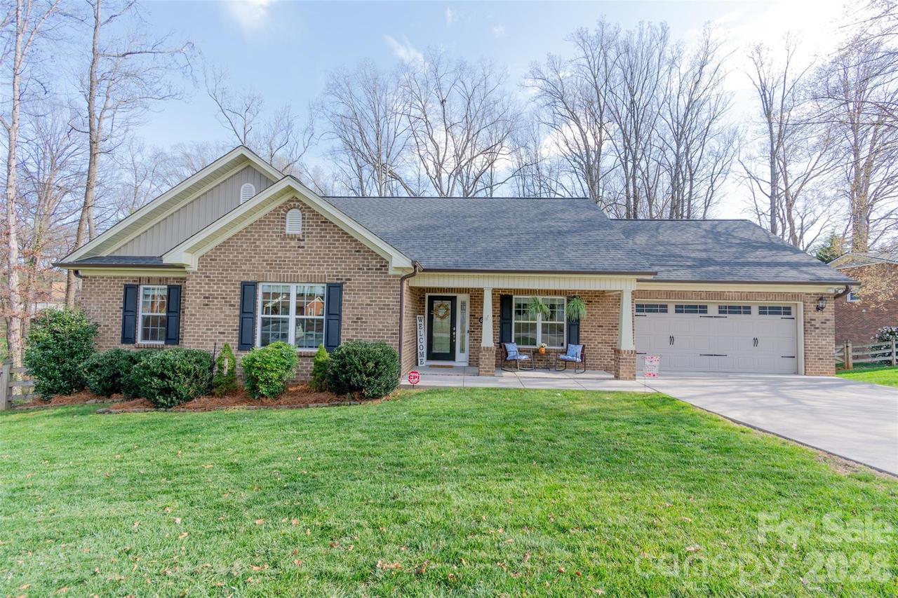 6729 Rollingwood Dr., Clemmons, NC 27012