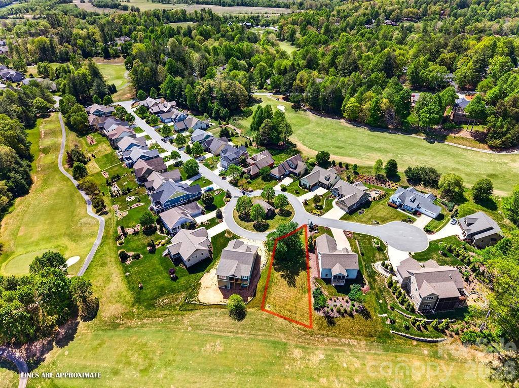 156 Triple Fairways Dr., Hendersonville, NC 28739
