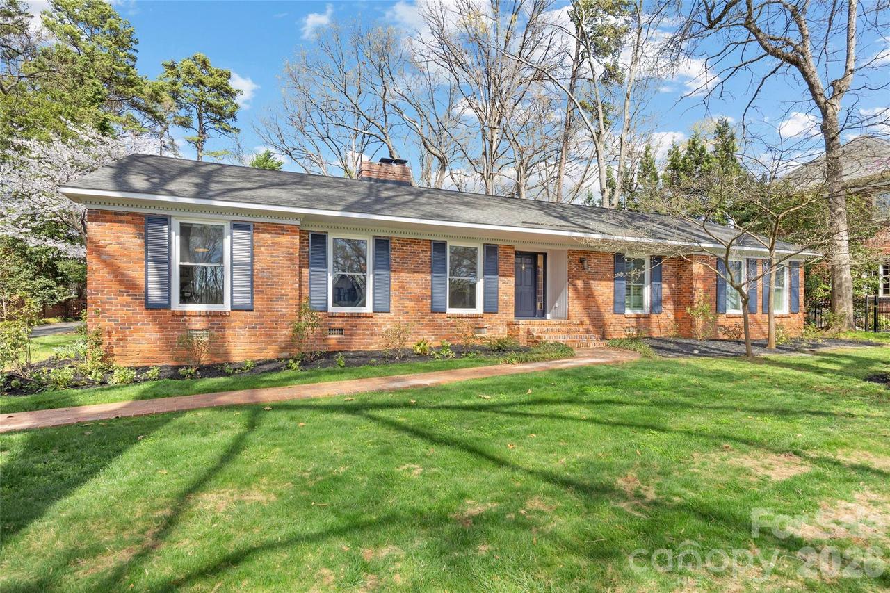 401 Glen Oaks Rd., Charlotte, NC 28270