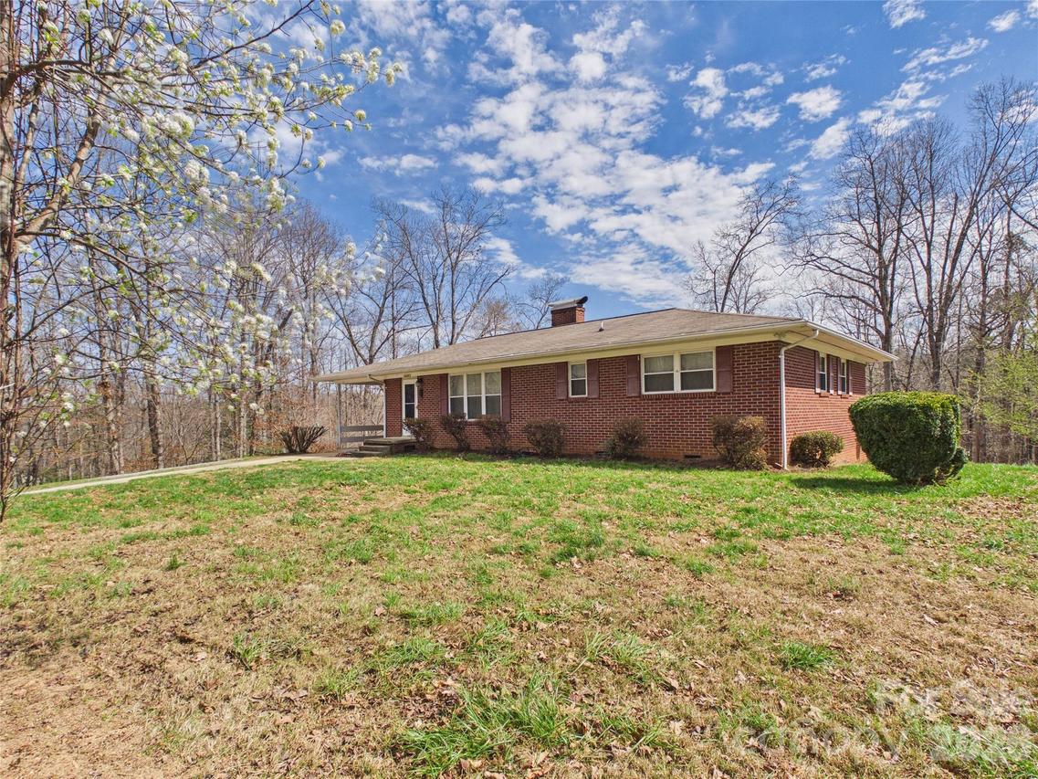 1331 Idlewood St., Lenoir, NC 28645