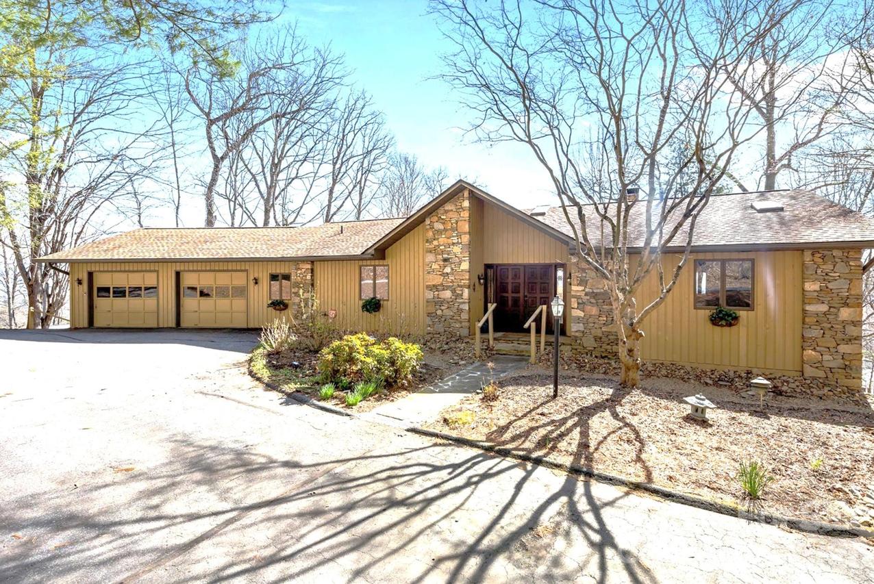 1105 High Vista Dr., Mills River, NC 28759