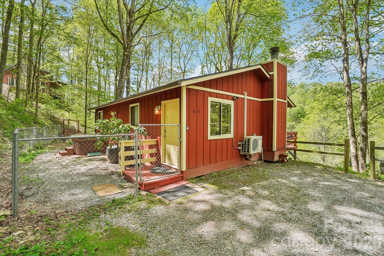 68 Split Rail Dr., Maggie Valley, NC 28751