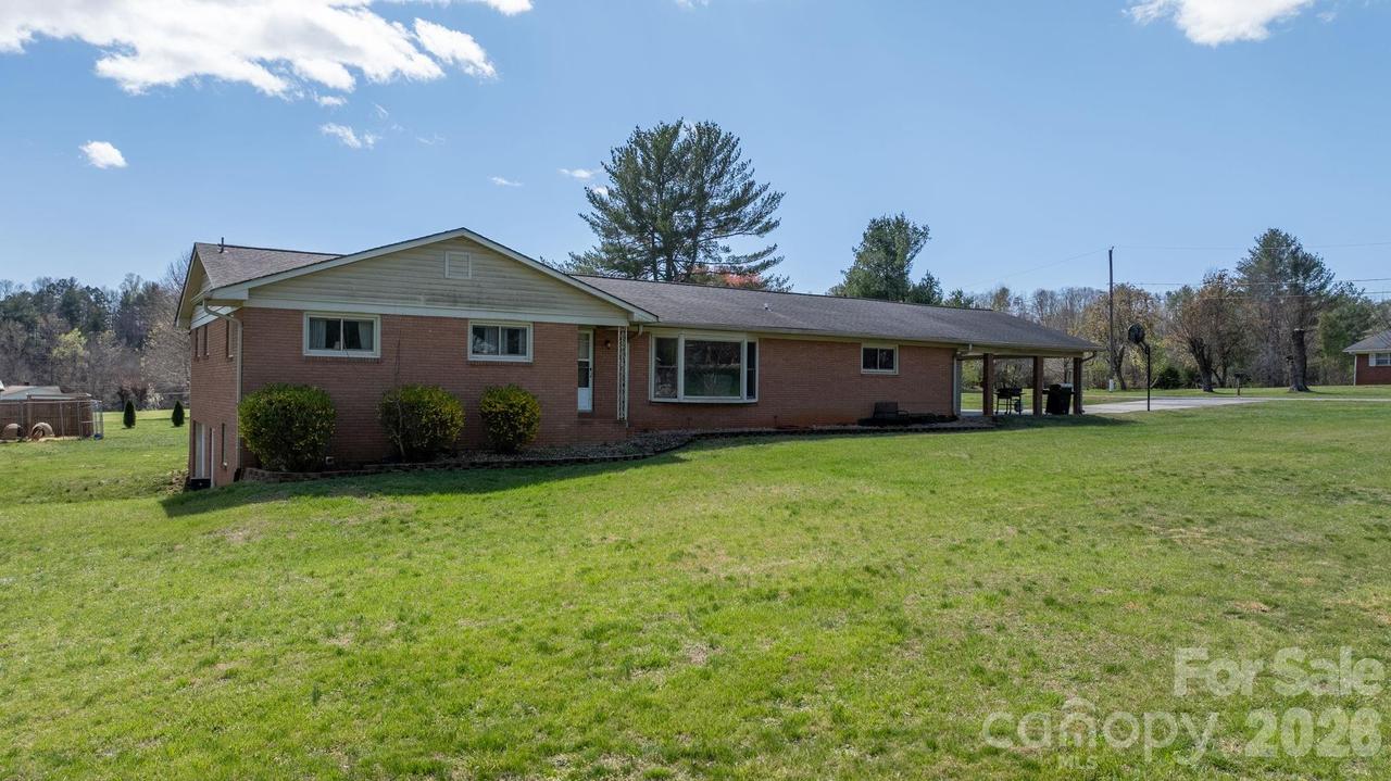 103 Hamp St., Morganton, NC 28655