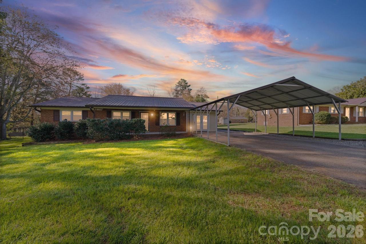 3227 Westover Rd., Statesville, NC 28677